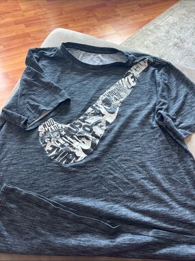 Nike Men's Heather Charcoal Short Sleeve Tee with White Graphic Swoosh
